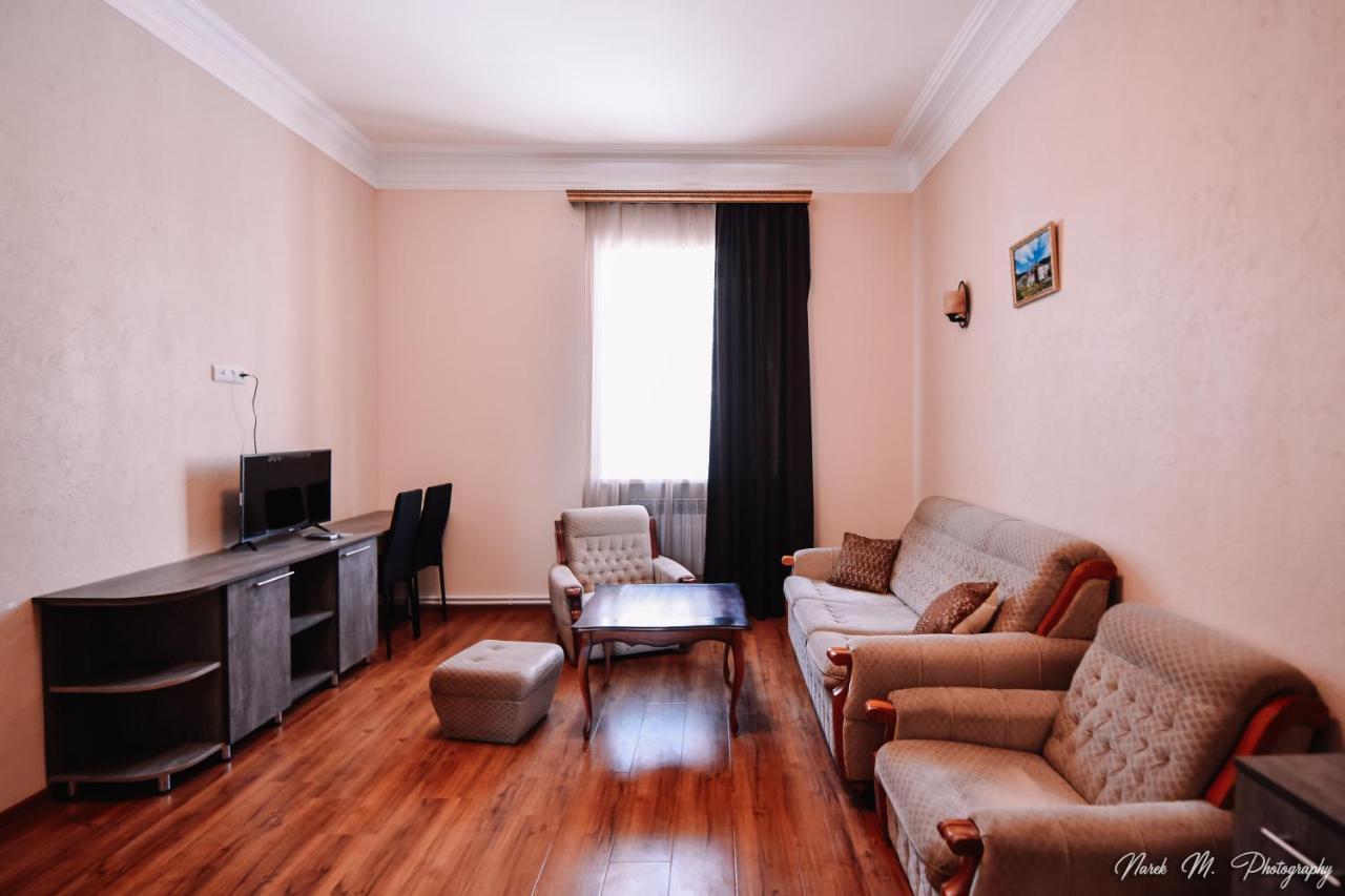 Apart Hotel Sayat-Nova Vanadzor Buitenkant foto